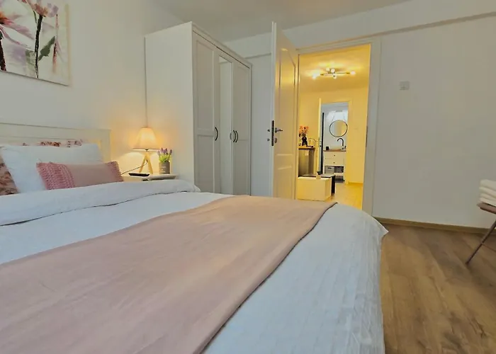 Petra Aparthotel La Poarta Schei Bv